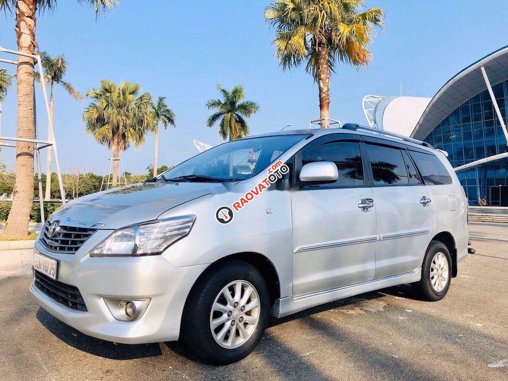 Cần bán xe Toyota Innova E sản xuất năm 2012 giá cạnh tranh-2