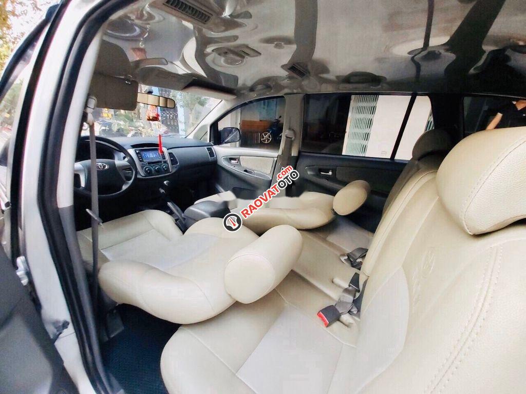 Cần bán xe Toyota Innova E sản xuất năm 2012 giá cạnh tranh-5