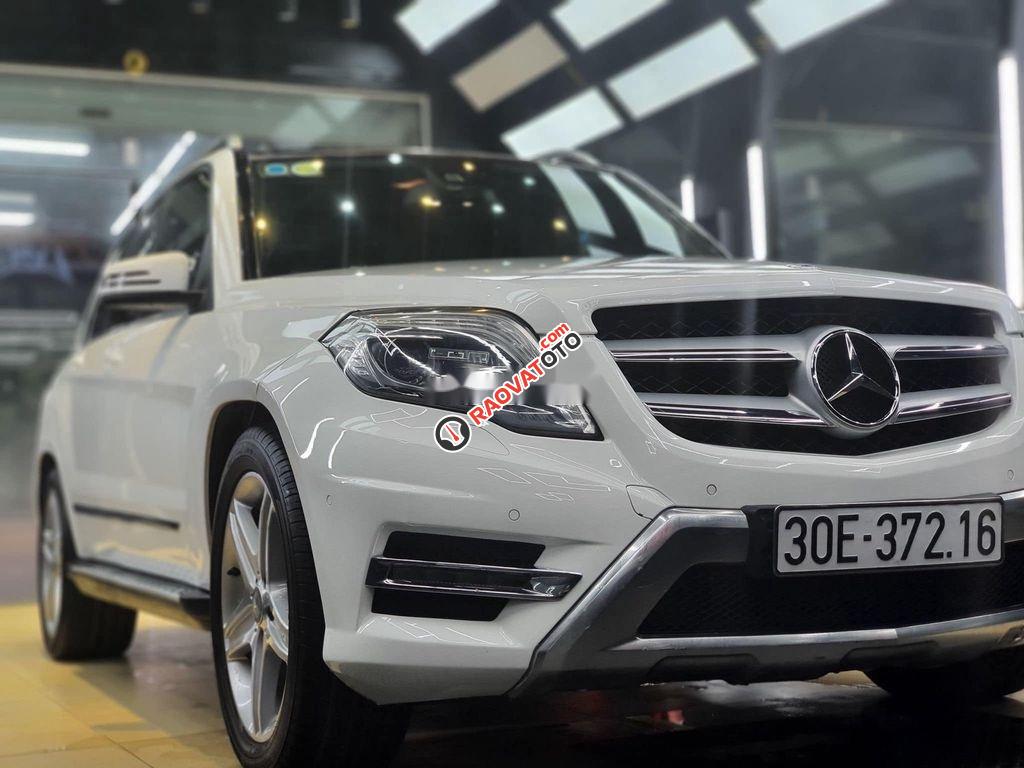 Cần bán lại xe Mercedes sản xuất năm 2014, màu trắng-0