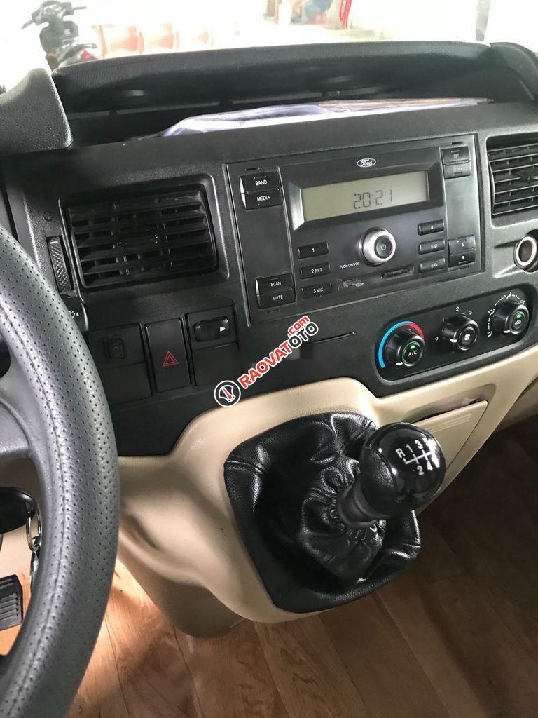 Cần bán gấp Ford Transit Luxury năm sản xuất 2017, màu bạc giá cạnh tranh-6