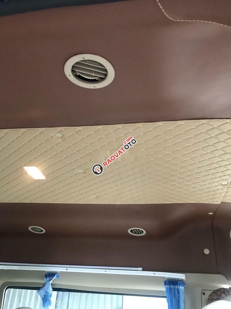 Cần bán gấp Ford Transit Luxury năm sản xuất 2017, màu bạc giá cạnh tranh-1