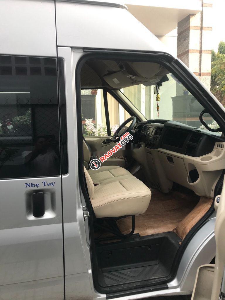 Cần bán gấp Ford Transit Luxury năm sản xuất 2017, màu bạc giá cạnh tranh-9