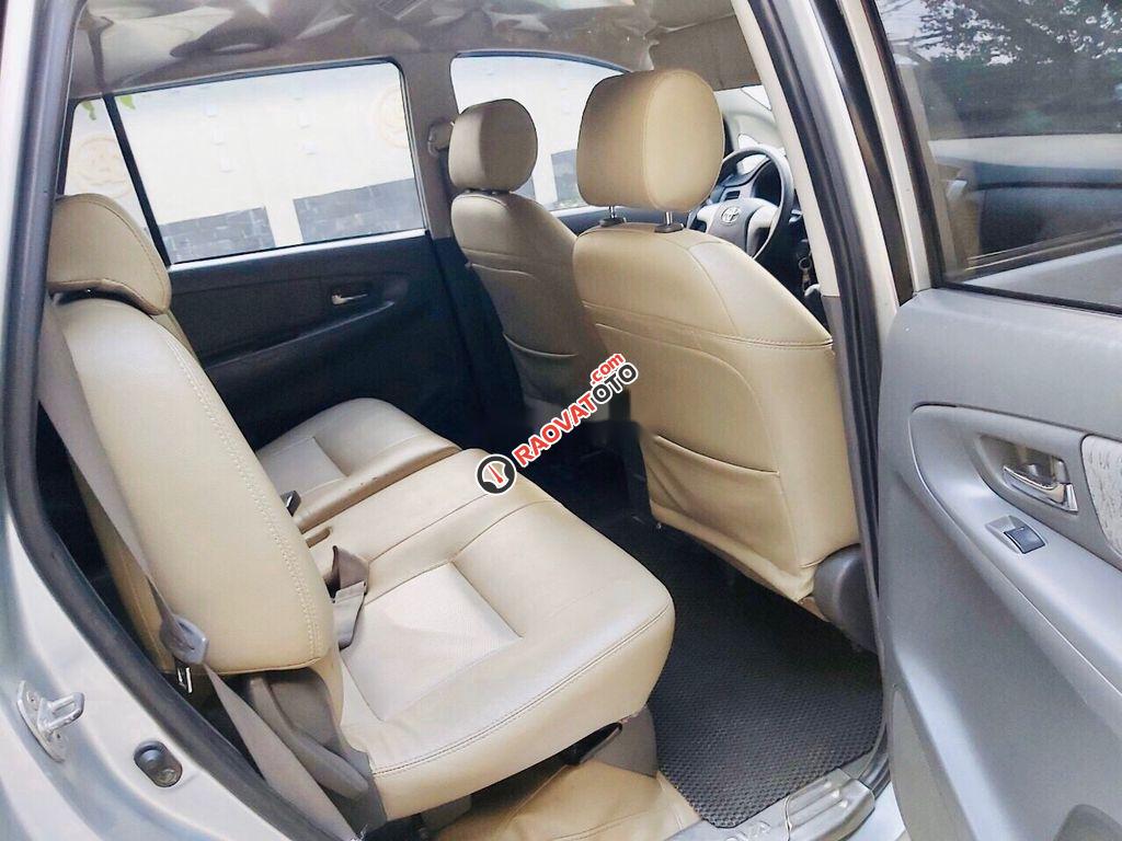 Cần bán xe Toyota Innova E sản xuất năm 2012 giá cạnh tranh-6