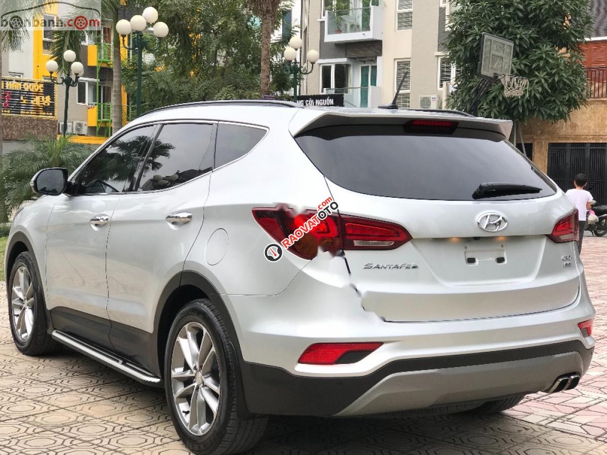 Cần bán Hyundai Santa Fe đời 2017, màu bạc-4