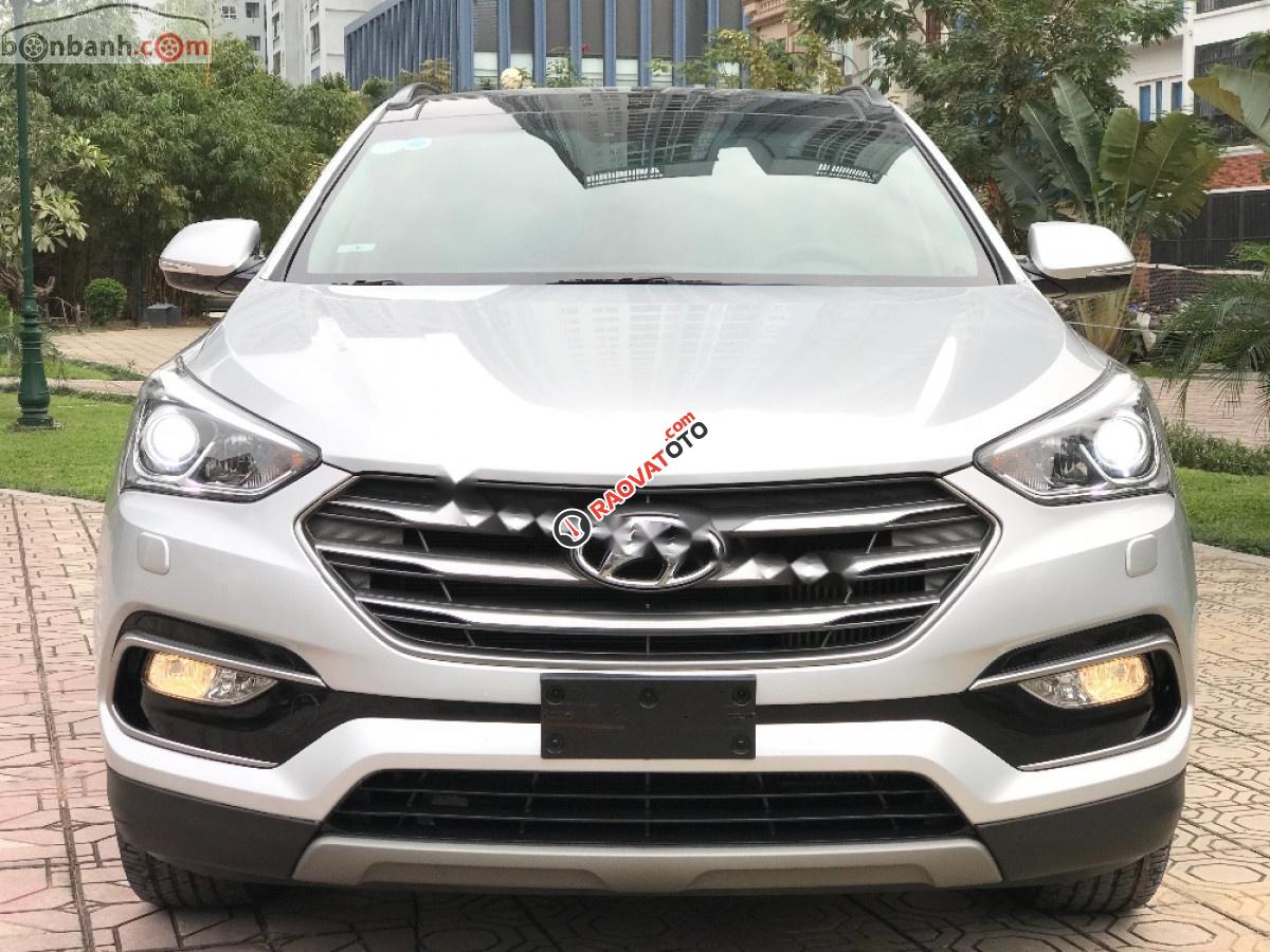Cần bán Hyundai Santa Fe đời 2017, màu bạc-0