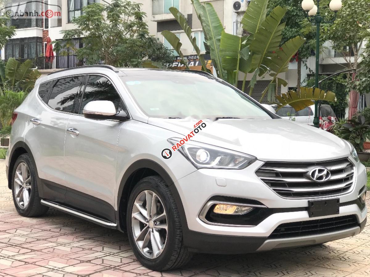 Cần bán Hyundai Santa Fe đời 2017, màu bạc-1