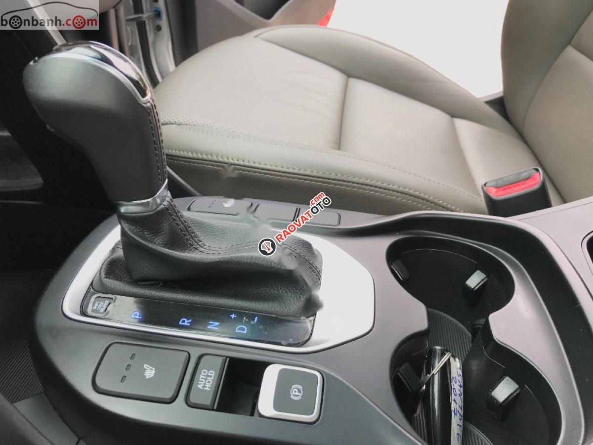 Cần bán Hyundai Santa Fe đời 2017, màu bạc-6