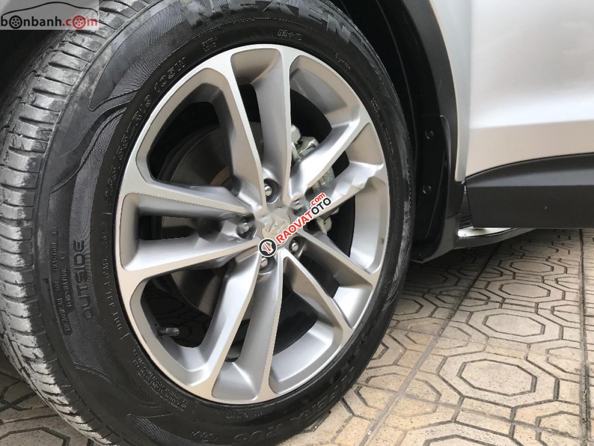Cần bán Hyundai Santa Fe đời 2017, màu bạc-9