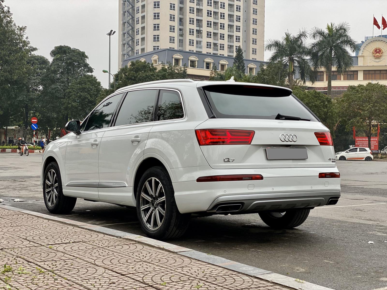 Cần bán Audi Q7 năm 2018, màu trắng, nhập khẩu chính hãng-3
