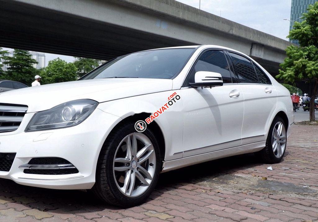 Cần bán gấp Mercedes C200 năm 2013, màu trắng-10