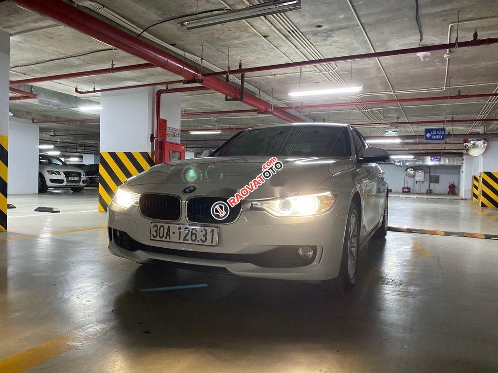 Cần bán lại xe BMW 320i sản xuất 2014, màu trắng, xe nhập, giá 750tr-10