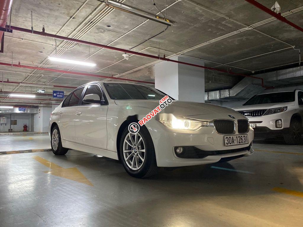 Cần bán lại xe BMW 320i sản xuất 2014, màu trắng, xe nhập, giá 750tr-9