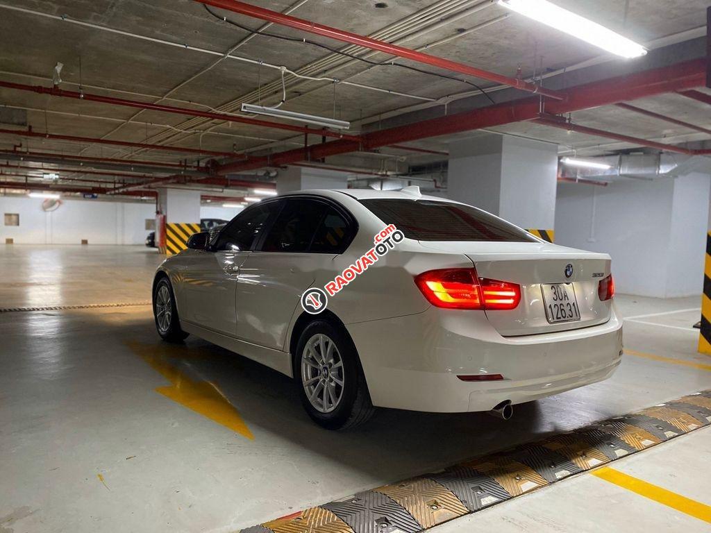 Cần bán lại xe BMW 320i sản xuất 2014, màu trắng, xe nhập, giá 750tr-6