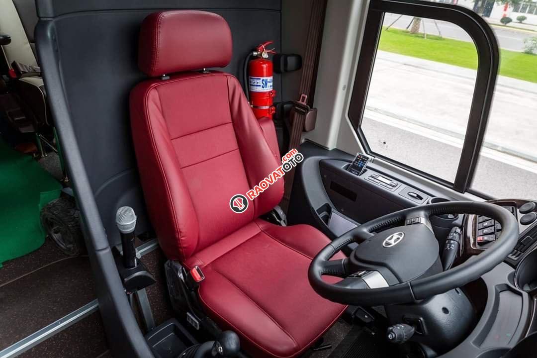 Dòng xe Hyundai Universe 47 chỗ, sản xuất năm 2019, màu trắng-9