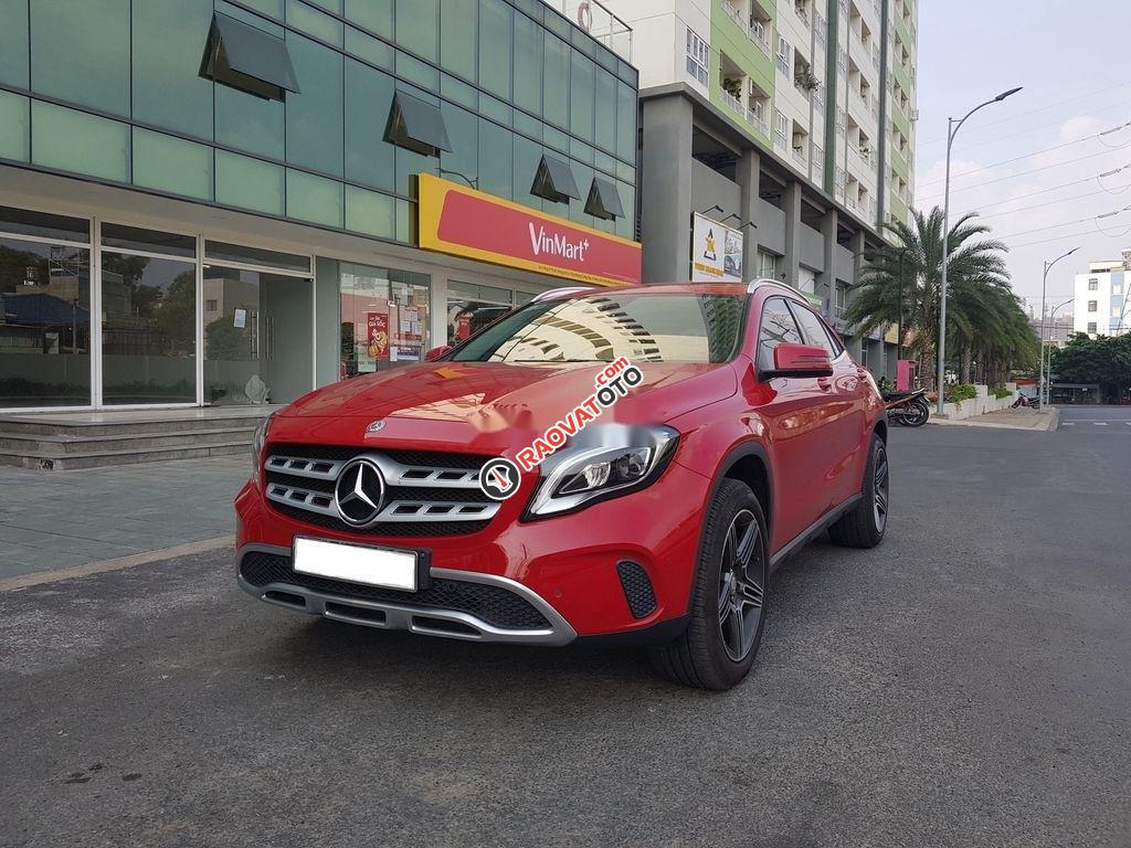 Cần bán xe Mercedes GLA200 AMG 2017, màu đỏ, xe nhập như mới-0