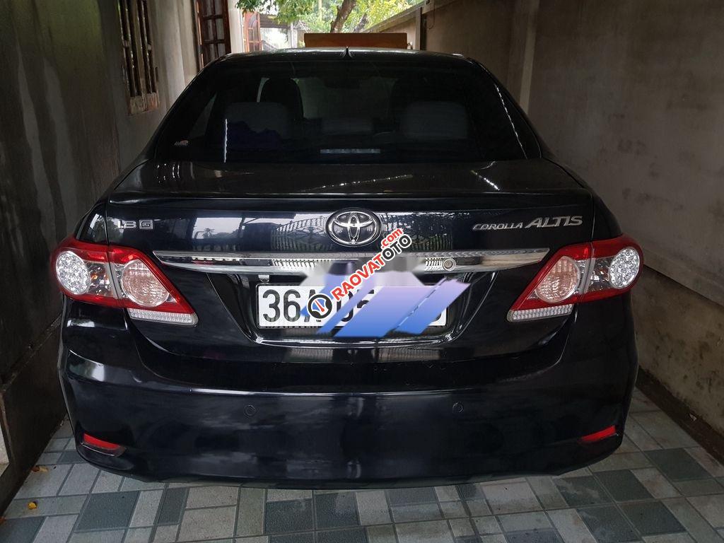 Cần bán lại xe Toyota Corolla sản xuất năm 2013, màu đen xe gia đình-3