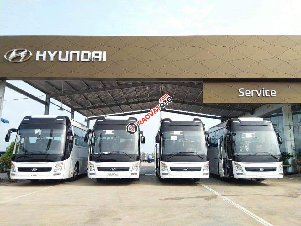 Dòng xe Hyundai Universe 47 chỗ, sản xuất năm 2019, màu trắng-0