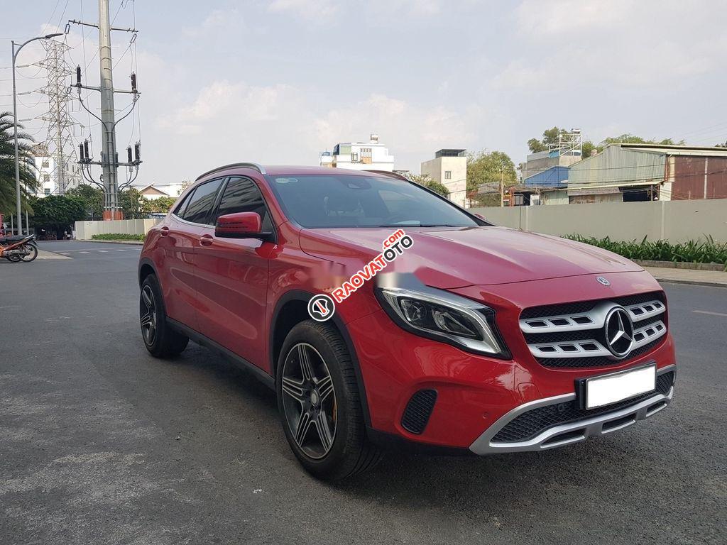 Cần bán xe Mercedes GLA200 AMG 2017, màu đỏ, xe nhập như mới-1