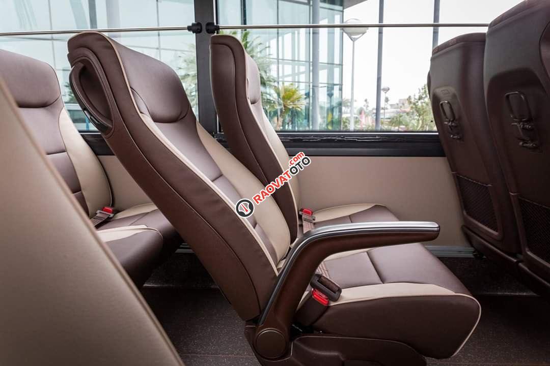 Dòng xe Hyundai Universe 47 chỗ, sản xuất năm 2019, màu trắng-3