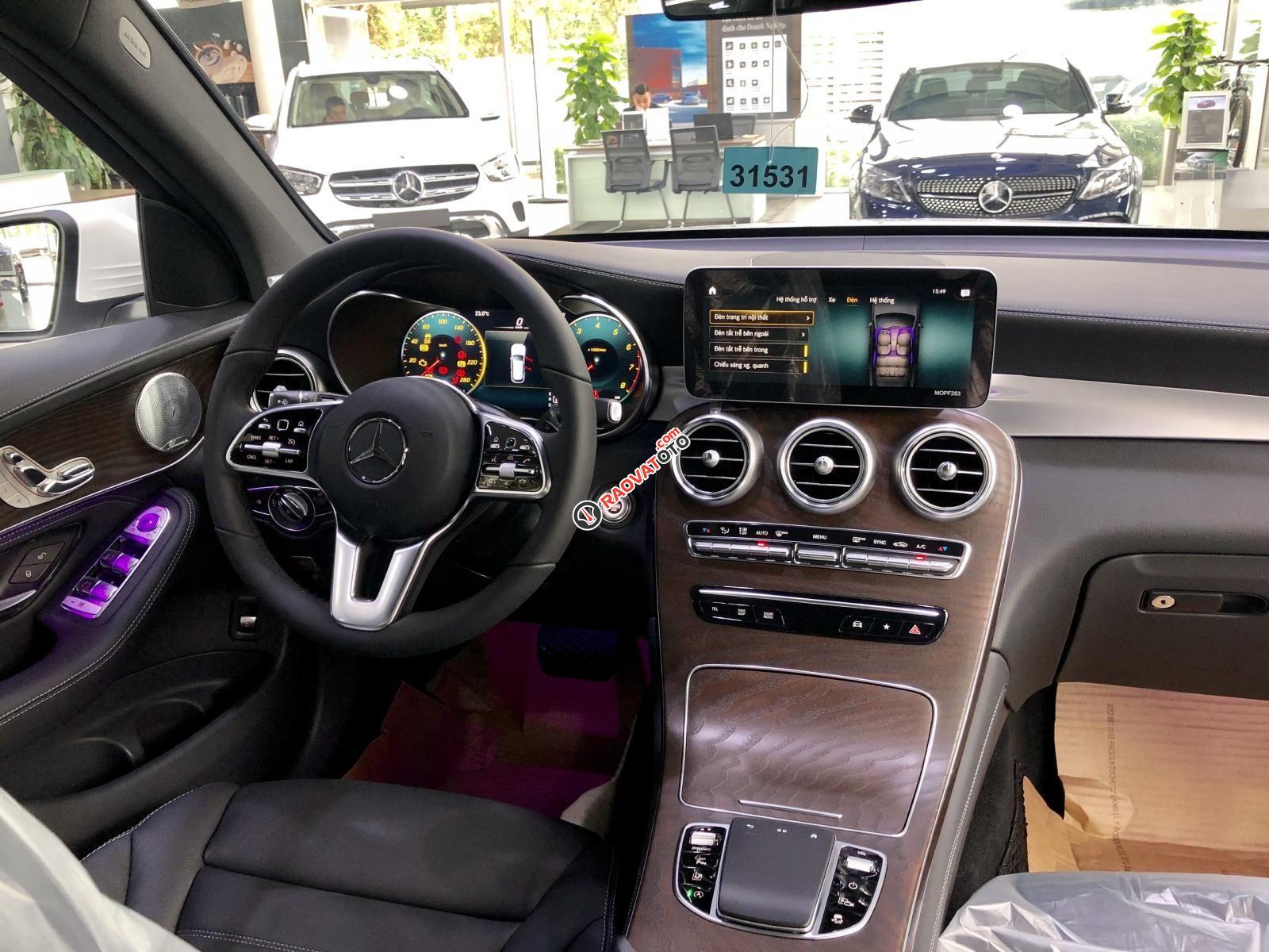 Cần bán xe với giá ưu đãi - Tặng phụ kiện chính hãng khi mua chiếc Mercedes GLC 200 4Matic, đời 2020-3