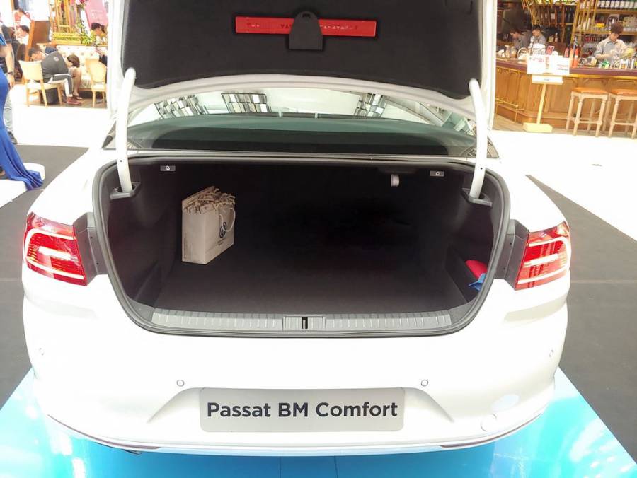 Cần bán xe Volkswagen Passat Comfort sedan sang trọng, xe nhập Đức, giảm trực tiếp 170 triêu-1