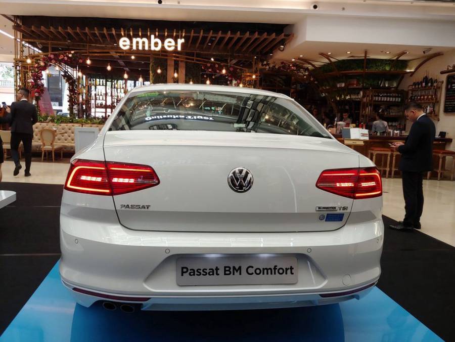 Cần bán xe Volkswagen Passat Comfort sedan sang trọng, xe nhập Đức, giảm trực tiếp 170 triêu-3