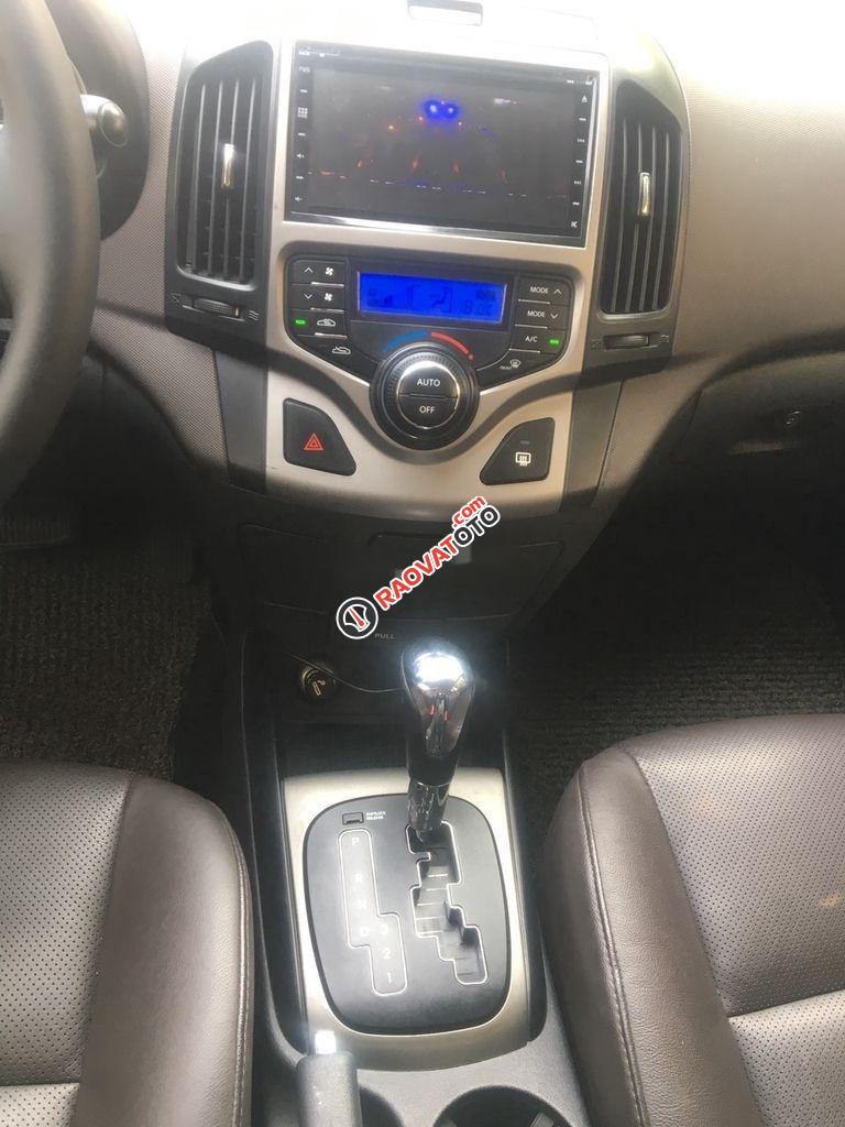 Bán Hyundai i30 CW năm sản xuất 2011, màu đỏ, nhập khẩu nguyên chiếc xe gia đình-4