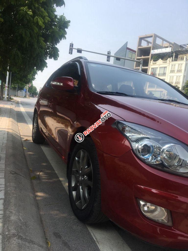 Bán Hyundai i30 CW năm sản xuất 2011, màu đỏ, nhập khẩu nguyên chiếc xe gia đình-2
