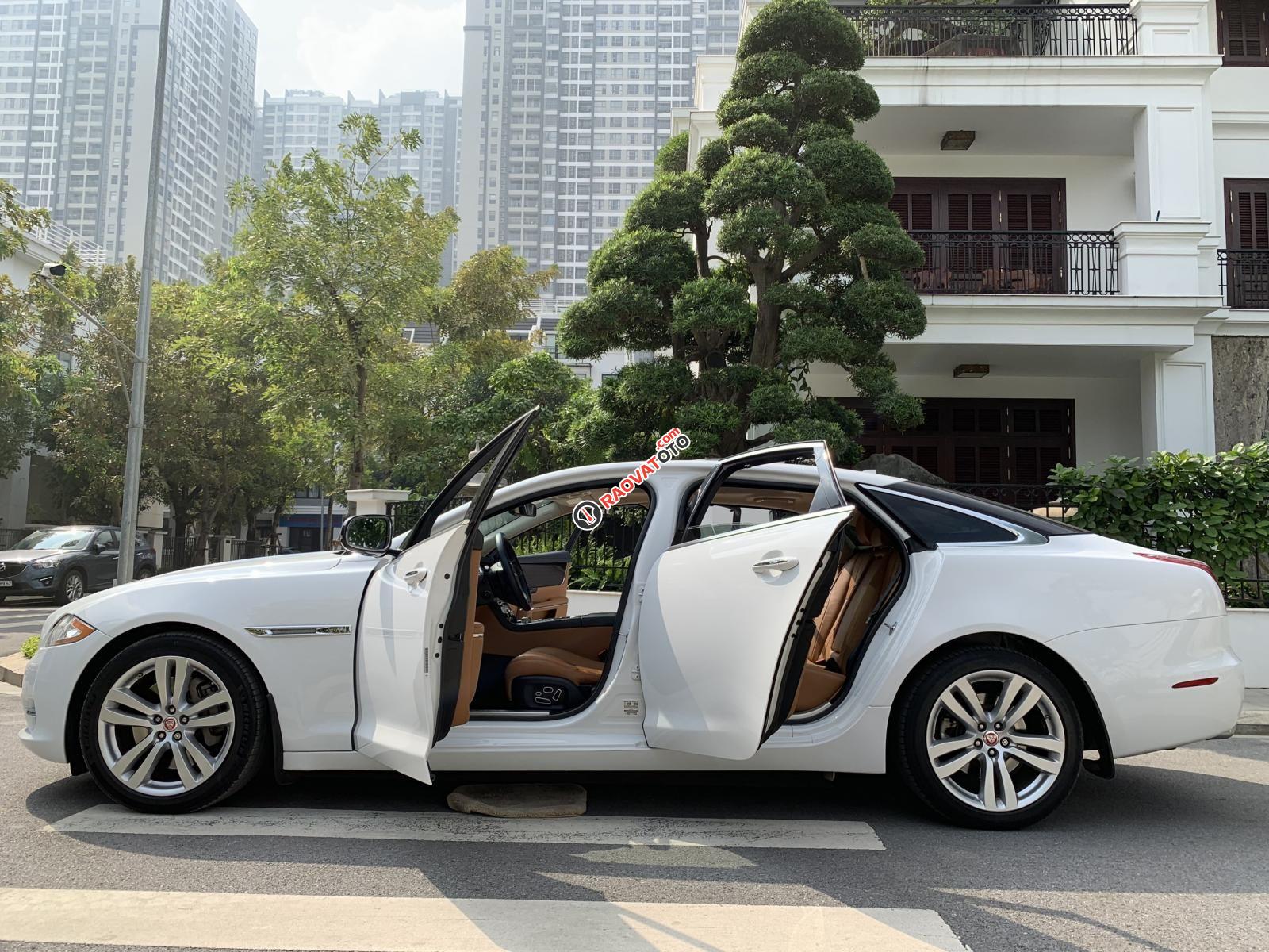 Cần bán nhanh Jaguar XJL đời 2015, màu trắng, xe đã qua sử dụng-3