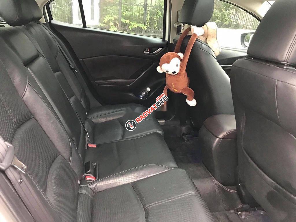 Cần bán xe Mazda 3 Facelift năm 2017, màu trắng, giá tốt-0