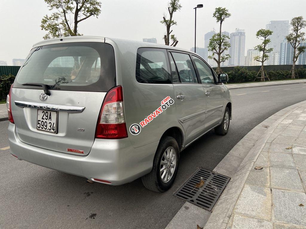 Bán ô tô Toyota Innova E sản xuất năm 2012, màu bạc, giá tốt-0