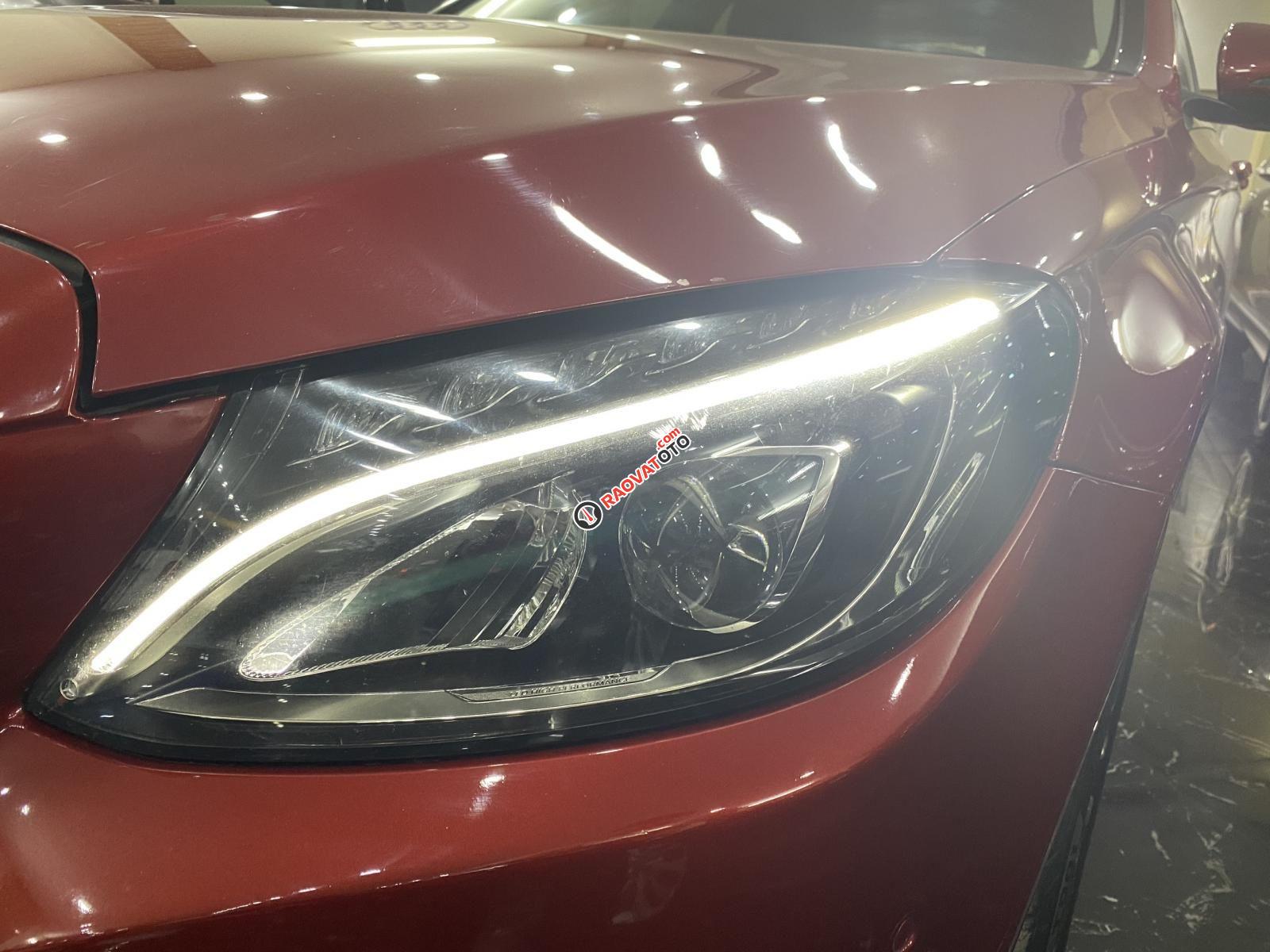 Cần bán nhanh Mercedes C300 đời 2015, màu đỏ, xe đẹp như mới-1