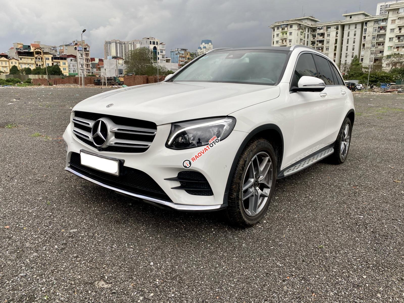 Cần bán lại chiếc xe Mercedes Benz GLC 300 4Matic, sản xuất 2018, màu trắng-8
