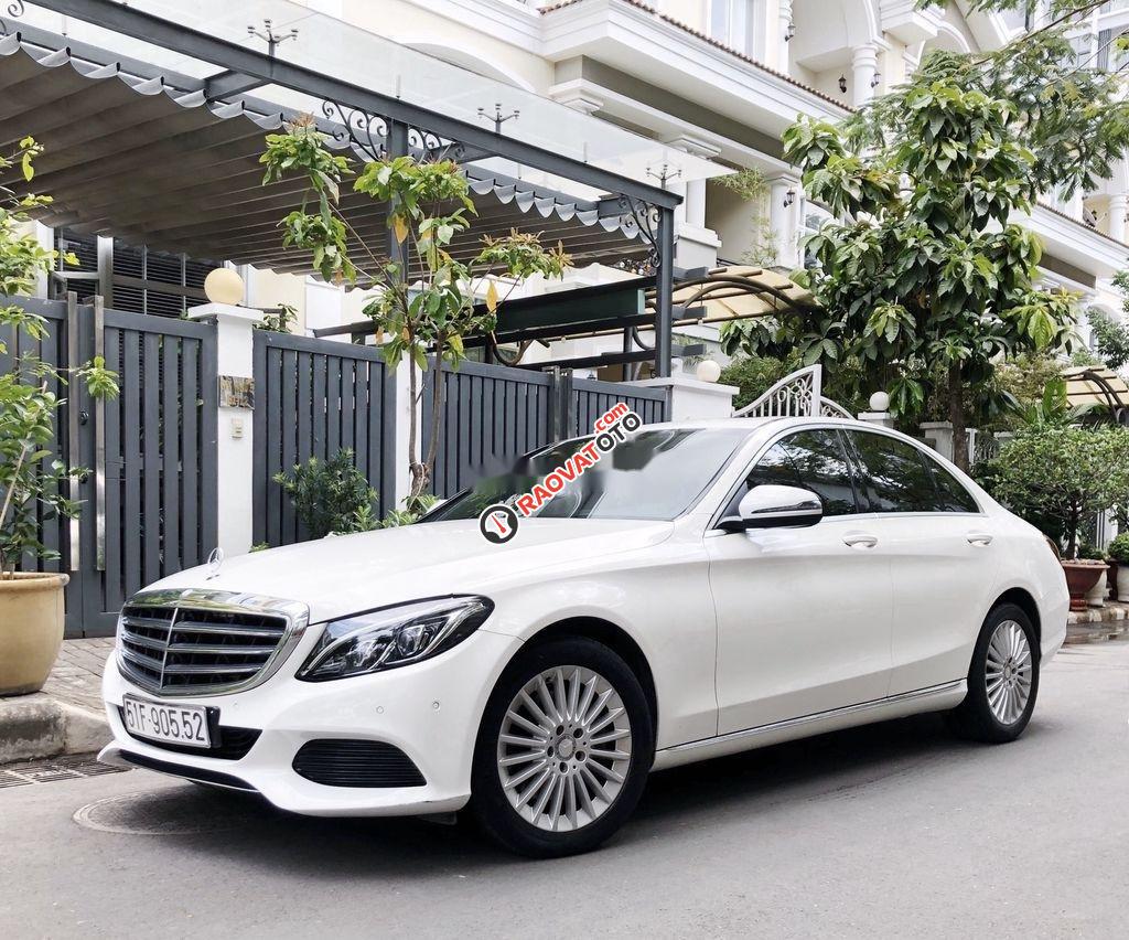 Cần bán Mercedes C250 năm sản xuất 2016, màu trắng, xe gia đình-2
