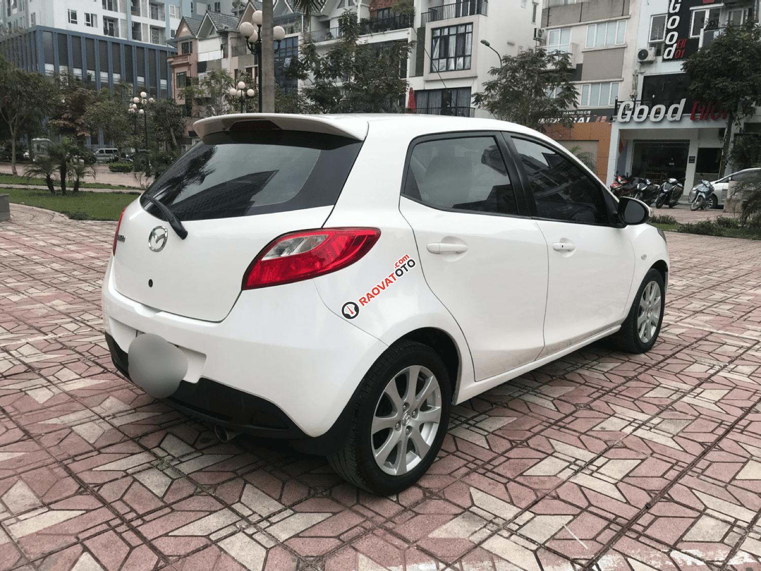 Gia đình cần bán Mazda 2 2S đời 2014, màu trắng, giá tốt-0