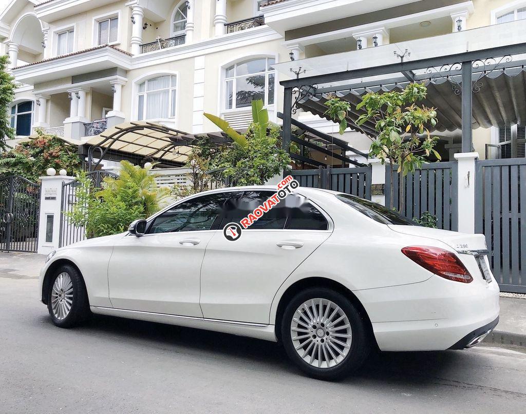 Cần bán Mercedes C250 năm sản xuất 2016, màu trắng, xe gia đình-3