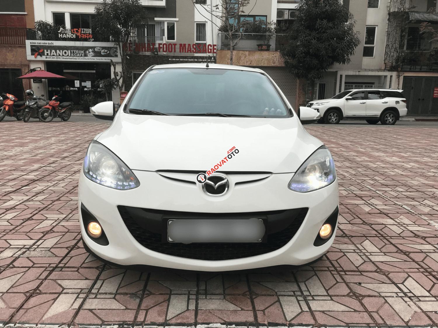 Gia đình cần bán Mazda 2 2S đời 2014, màu trắng, giá tốt-3
