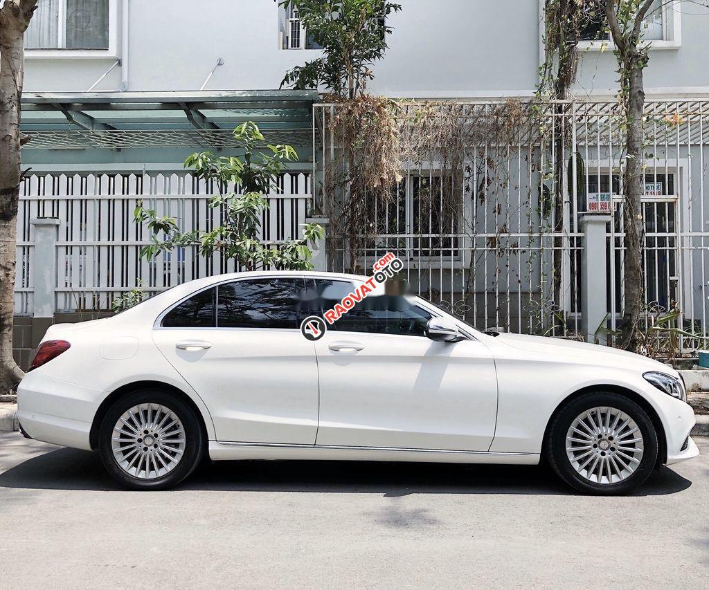 Cần bán Mercedes C250 năm sản xuất 2016, màu trắng, xe gia đình-10