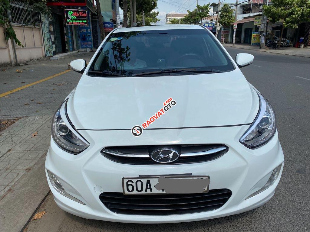 Cần bán gấp Hyundai Accent Blue đời 2016, màu trắng, xe nhập như mới-0