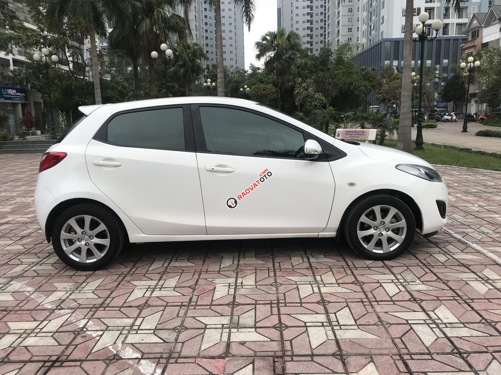 Gia đình cần bán Mazda 2 2S đời 2014, màu trắng, giá tốt-9