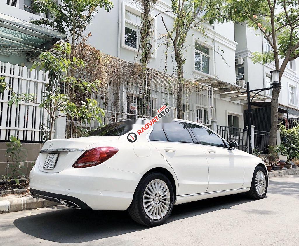 Cần bán Mercedes C250 năm sản xuất 2016, màu trắng, xe gia đình-1