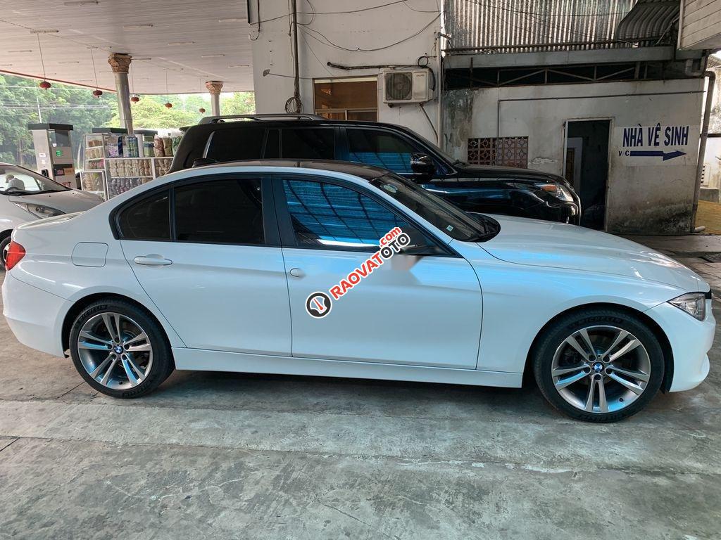 Bán xe cũ BMW 320i sản xuất năm 2012, xe nhập-7