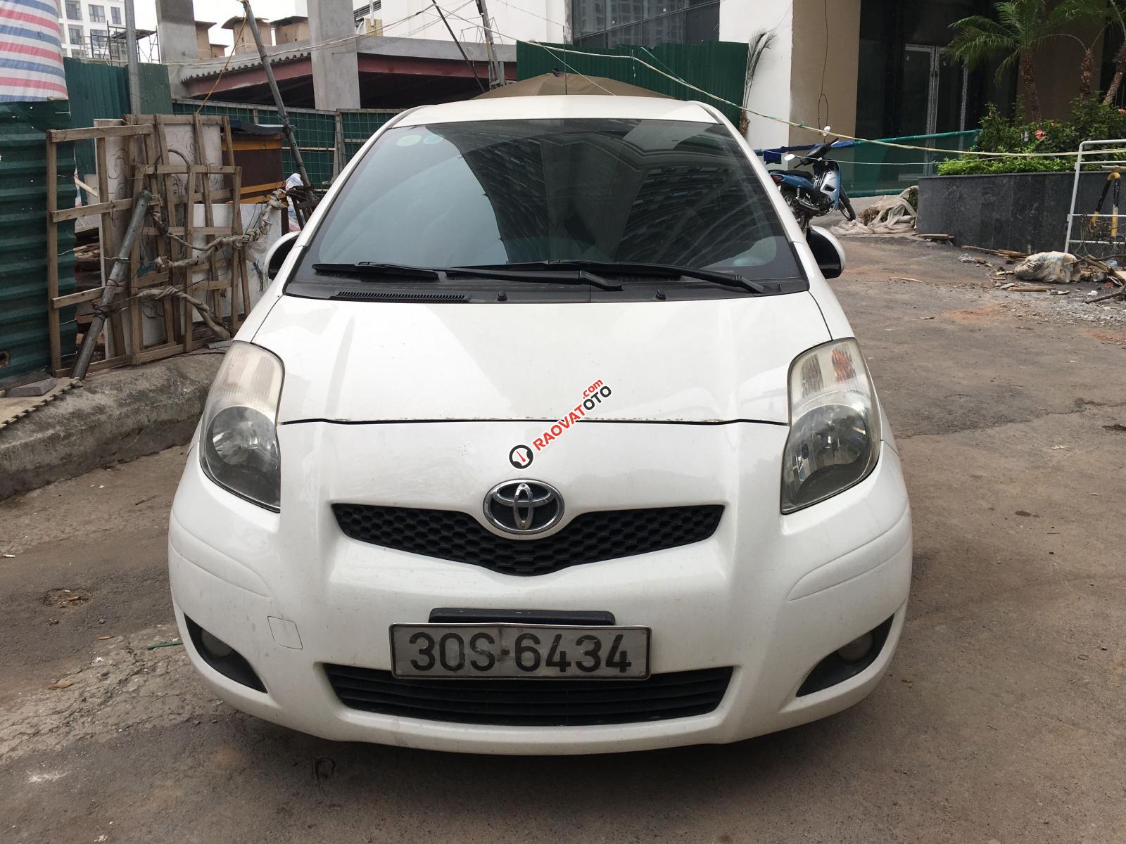 Bán xe gia đình giá rẻ với chiếc Toyota Yaris sản xuất 2009, màu trắng, nhập khẩu-6