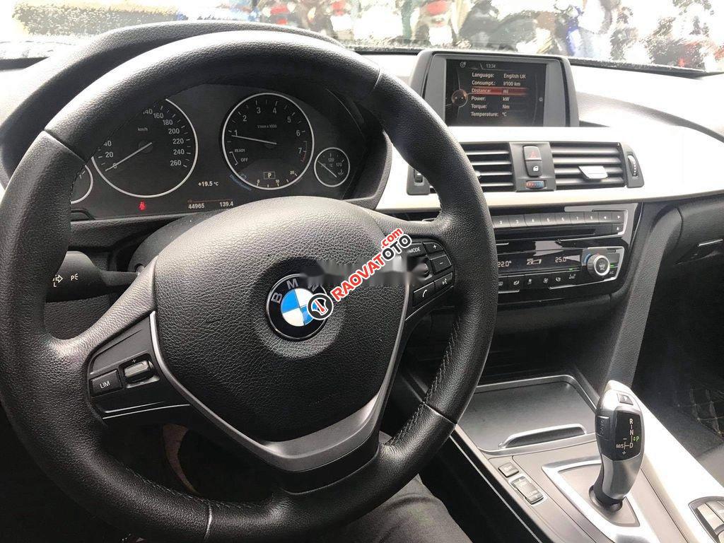 Bán ô tô BMW 320i sản xuất 2015, màu đen, form 2016-4