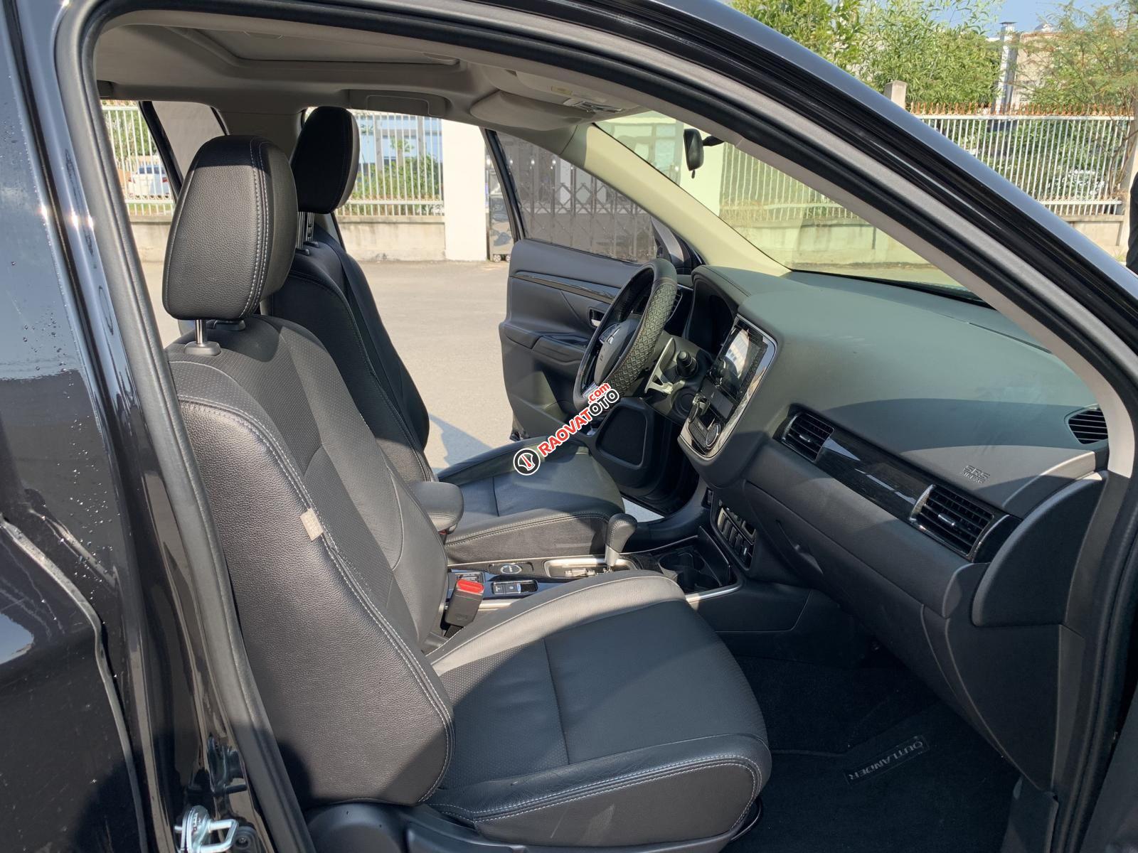 Cần bán Mitsubishi Outlander 2.0 CVT Premium sản xuất năm 2019, màu đen-1