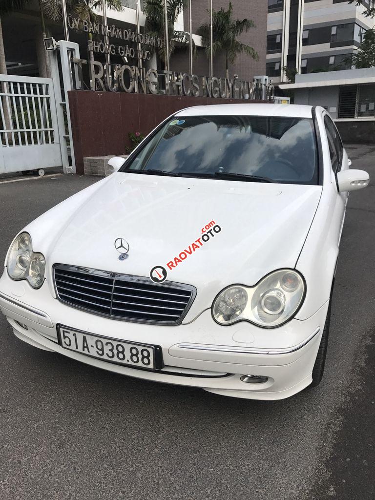 Cần bán gấp Mercedes C240 sản xuất năm 2004, màu trắng, 256tr-0