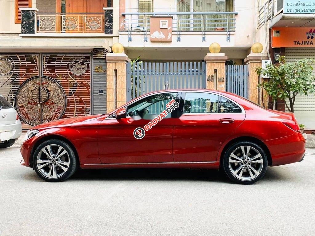 Cần bán gấp Mercedes C250 năm sản xuất 2017, màu đỏ-7