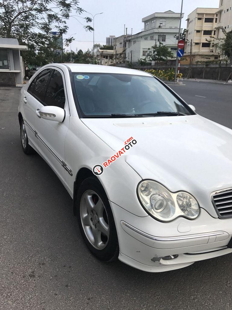 Cần bán gấp Mercedes C240 sản xuất năm 2004, màu trắng, 256tr-1