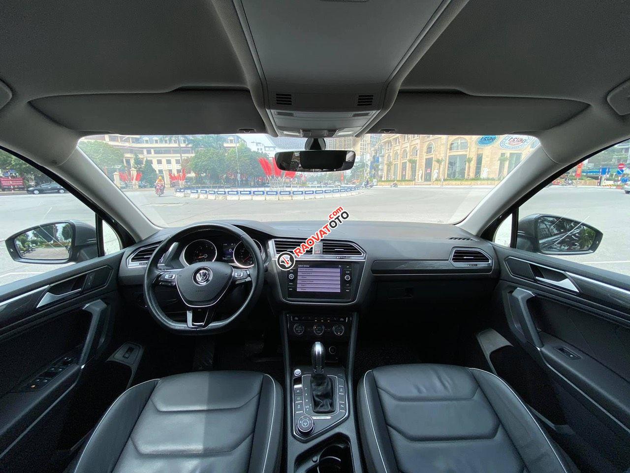 Bán nhanh chiếc Volkswagen Tiguan, sản xuất 201, màu đen, xe nhập khẩu, giá rẻ-4