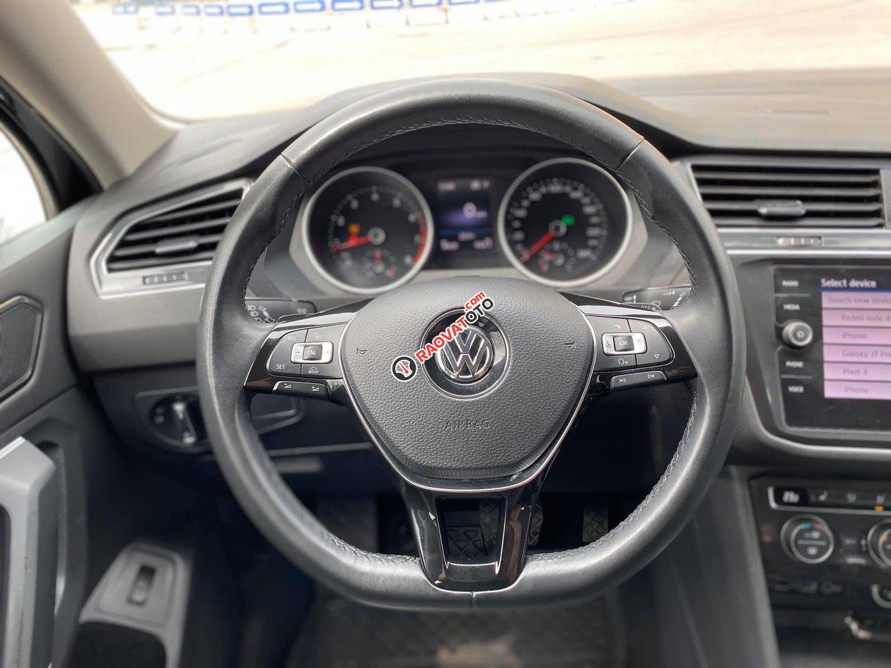 Bán nhanh chiếc Volkswagen Tiguan, sản xuất 201, màu đen, xe nhập khẩu, giá rẻ-8